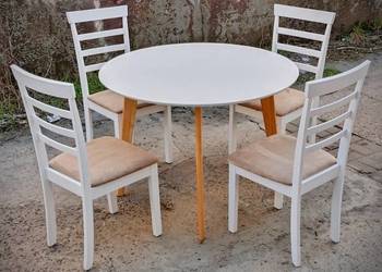 Zestaw stół z 4 krzesłami biały / drewno