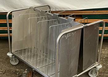 Wózek do transportu talerzy