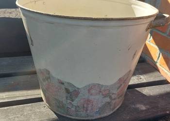 Wanna ocynk, walizka z PRL- u, kany od mleka i parapety