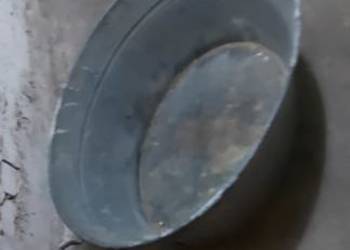 Wanna ocynk, walizka z PRL- u, kany od mleka i parapety