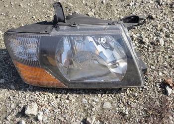 Mitsubishi Pajero ciemna 2003 2004 2005 lampa prawa