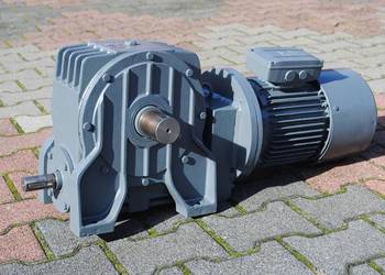 Motoreduktor kątowy 2.5kw. 8obr./min..ROSSI MOTORIDUTTORI