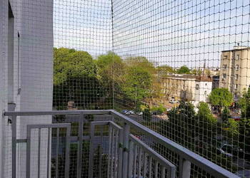 Montowanie siatek dla kota na balkon Warszawa Siatka dla kota na balkon