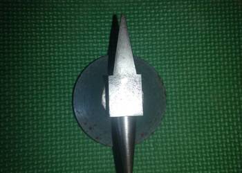 kowadełko jubilerskie lub zegarmistrzowskie z prl, małe okrągła podstawa