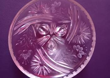 Kryształowa miska na trzech ślimaczych nóżkach, ręczny szlif. Śr. 23,5 cm.