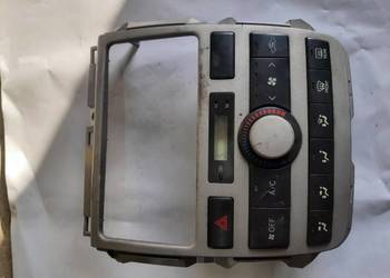 Toyota Avensis Verso panel nawiewu klimatyzacji ramka radia