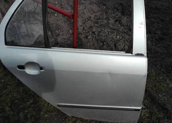 Skoda Octavia 98r Drzwi tylne prawe
