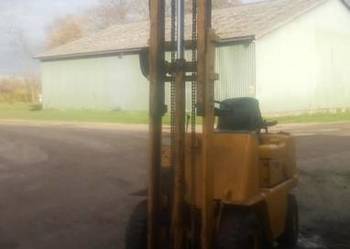 Wózek widłowy catepillar V40B . Silnik perkins . Przesów boczny .