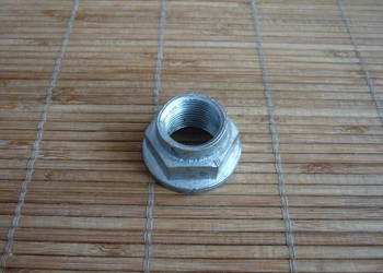 Nakrętka piasty koła / przegubu M22x1,5 Mazda D65133042