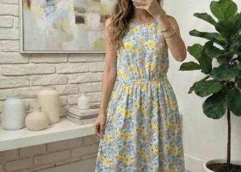 Sukienka w kwiaty – UNI S–M