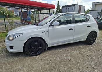 HYUNDAI  i30 2010r 1.6crdi KLIMATYZACJA/DLUGIE OPLATY!