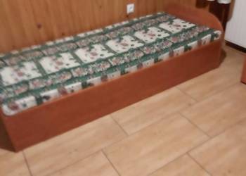 Łóżka z materacem
