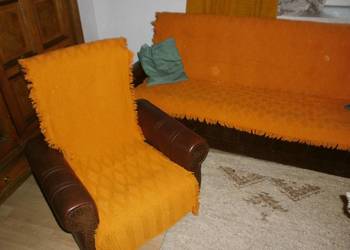 Klasyczna wersalka i dwa stylowe fotele - Poczuj wygodę.
