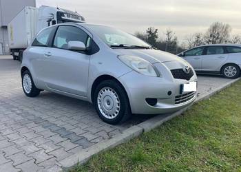 Toyota Yaris BARDZO ŁADNA 1.0 benzyna srebrny metalik z małym przebiegiem