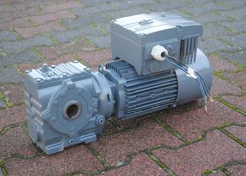 Motoreduktor kątowy 0.15/0.75kw. 14-69obr./min. SEW z hamulcem. FALOWNIK