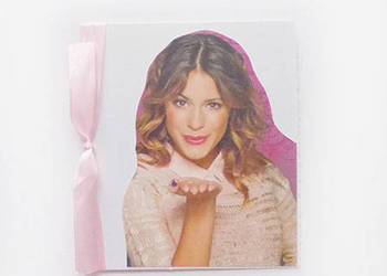 Martina Stoessel kartka, kartka z Violettą, Violetta kartka z aktorką