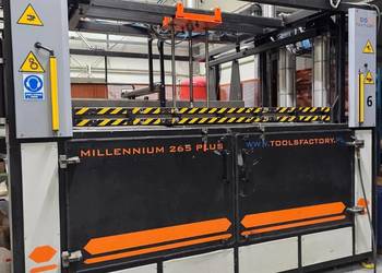 ZESTAW Termoformierka próżniowa i Ploter frezujący