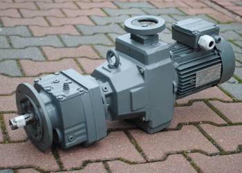 Motoreduktor kołnierzowy 0.55kw z regulacją 12-59obr./min. S