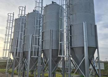 Silos paszowy o pojemności 12,81 T.