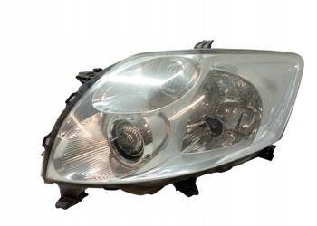LAMPA PRZÓD LEWA EU SOCZEWKA  8117002460 Toyota Auris I (2006-2012)