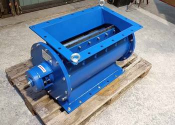 Dozownik celkowy, śluza celkowa pod filtr.