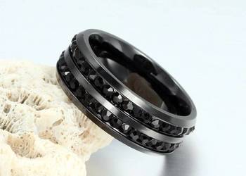 Nowy pierścionek obrączka czarny czerń masywny czarne cyrkon Nowy pierścionek obrączka czarny czerń masywny czarne cyrkon