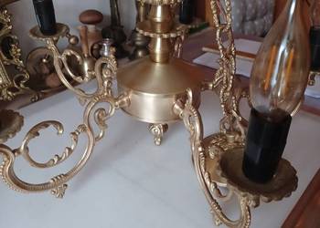 Piękny, mosiężny żyrandol z czasów PRL. Otwock.