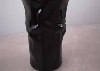 Czarny wazon wys. 16 cm mały wazonik
