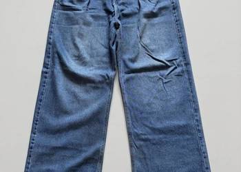 Niebieskie spodnie jeansowe