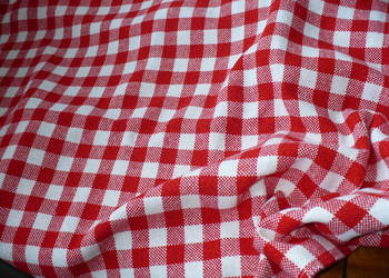 Materiał w kratkę obrus