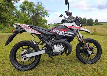 Generic Trigger 50 z 2009 roku z przebiegiem 2574 km jak nowy!