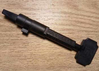 Przyrząd do pomiaru długości wkładek drzwiowych. Używana.