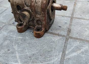 Pompa oleju podnośnik ursus c330-360