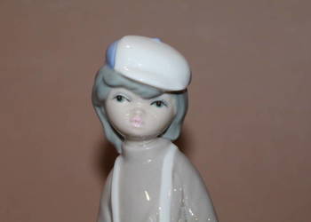 Figurka chłopca z kotem Casades nr 879 Figurka chłopca z kotem Casades nr 879