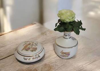 porcelanowe puzderko oraz wazonik, sygnowane, Grecja