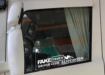 Naklejki FAKE TRUCK zółte naklejki 2szt 50cm x 8cm białe szyba bok