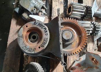 OBUDOWA TRAKTOR NEW HOLLAND 8870 A NAPĘD POMPY HYDRAULICZNEJ