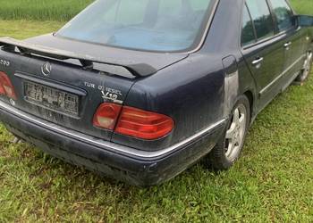 Klapa bagażnika lotka spojler  mercedes w 210