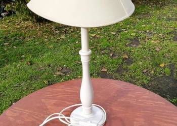 Lampka stołowa marki Ludwig w stylu retro . Materiał drewno .