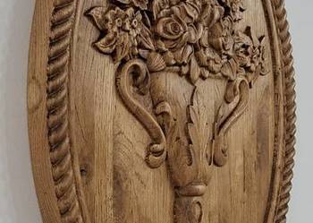 Bukiet kwiatów płaskorzaźba w dębie PIĘKNA