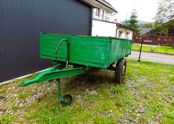 Przyczepa z wywrotem do tyłu