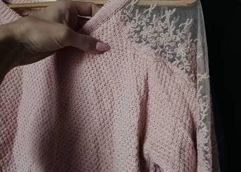 Sweterek Stradivarius z koronkową wstawką koronka róż S