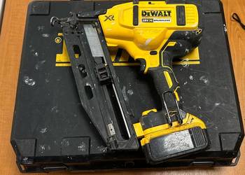Gwoździarka DeWALT 16Ga 18V DCN660N + aku 5 Ah + walizka