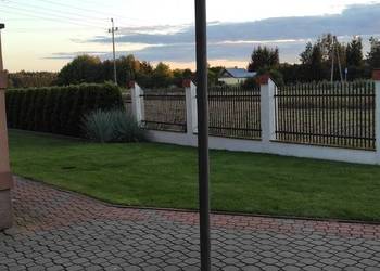 Wysoka, metalowa trójramienna lampa ogrodowa/parkowa