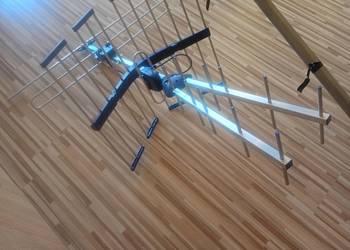 Antena do telewizji i uchwyt