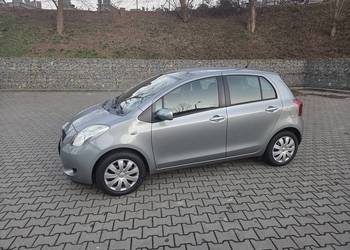 Toyota Yaris II 1.0 Benzyna na łańcuszku !! Sprawna Klima !!