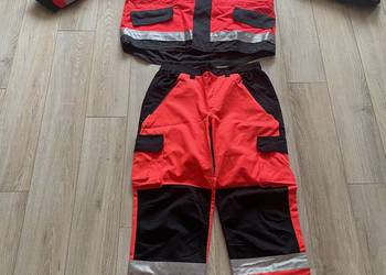 Strój ratownika medycznego.