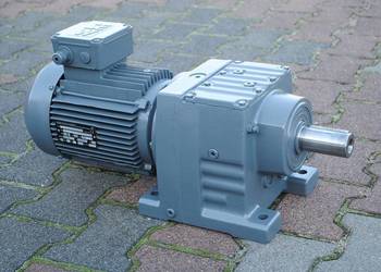 Motoreduktor 2.2kw. 44obr./min.. SEW. R77DV100M4