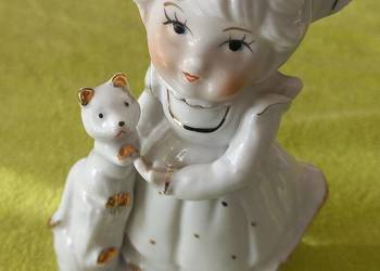 Figurka porcelanowa Dziewczynka z pieskiem
