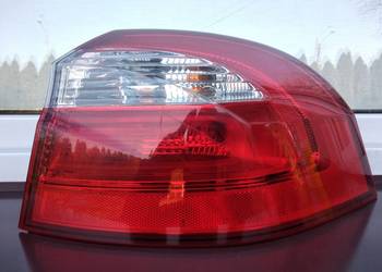 Kia Rio III 3 lampa tył tylna prawa narożna w błotnik oryginał